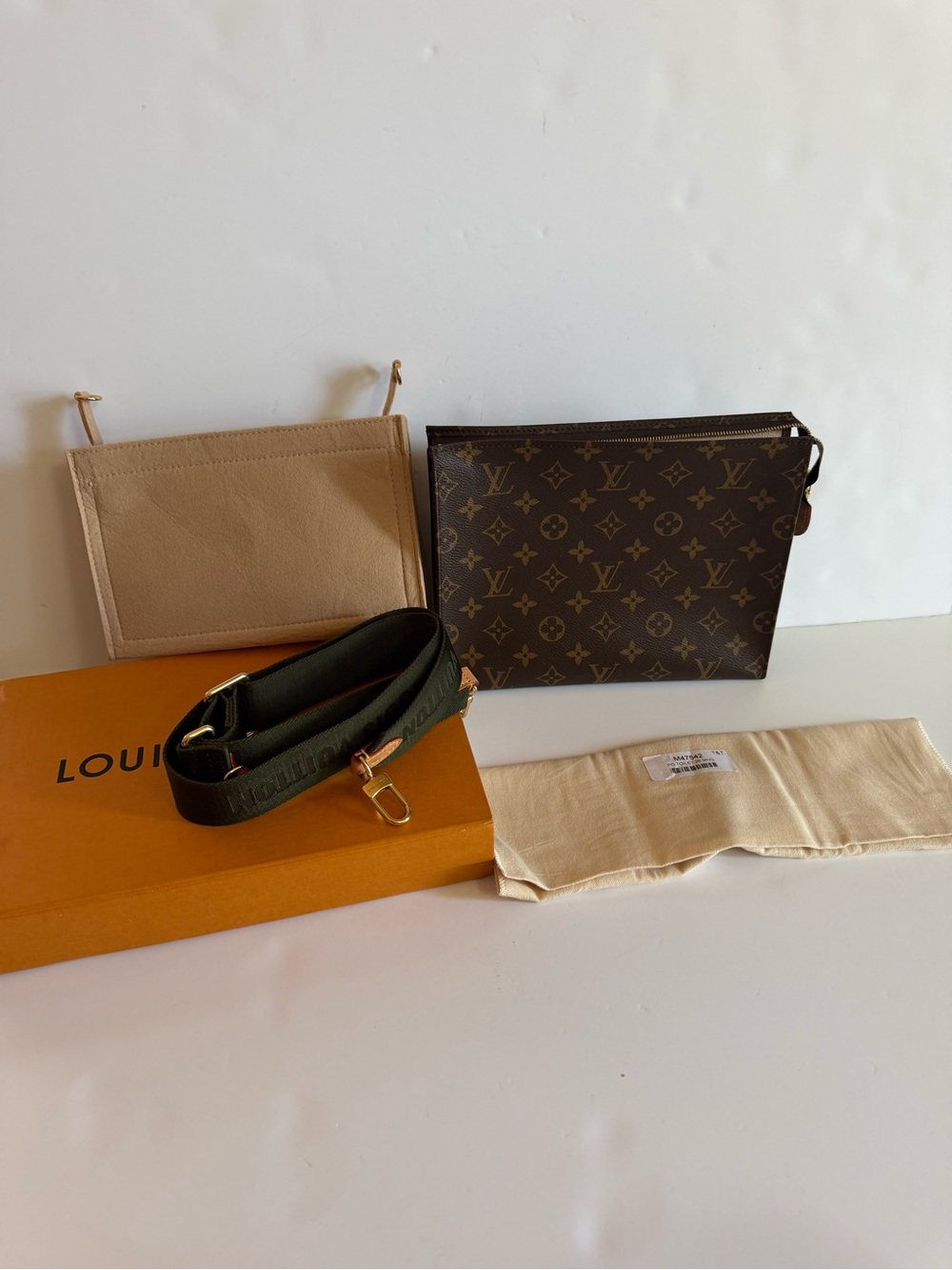 Louis Vuitton toiletry 26